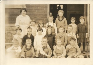 Second grade, Doniphan, Mo., 1922: Valle Bess 4th from the left 2nd row