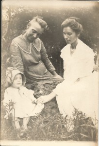 Three generations: Laura Shaw Travers, Martha Emmaline Travers, Valle Bess