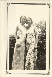 Valle Bess and Hazel Hahn, Elvins, Mo., 1930