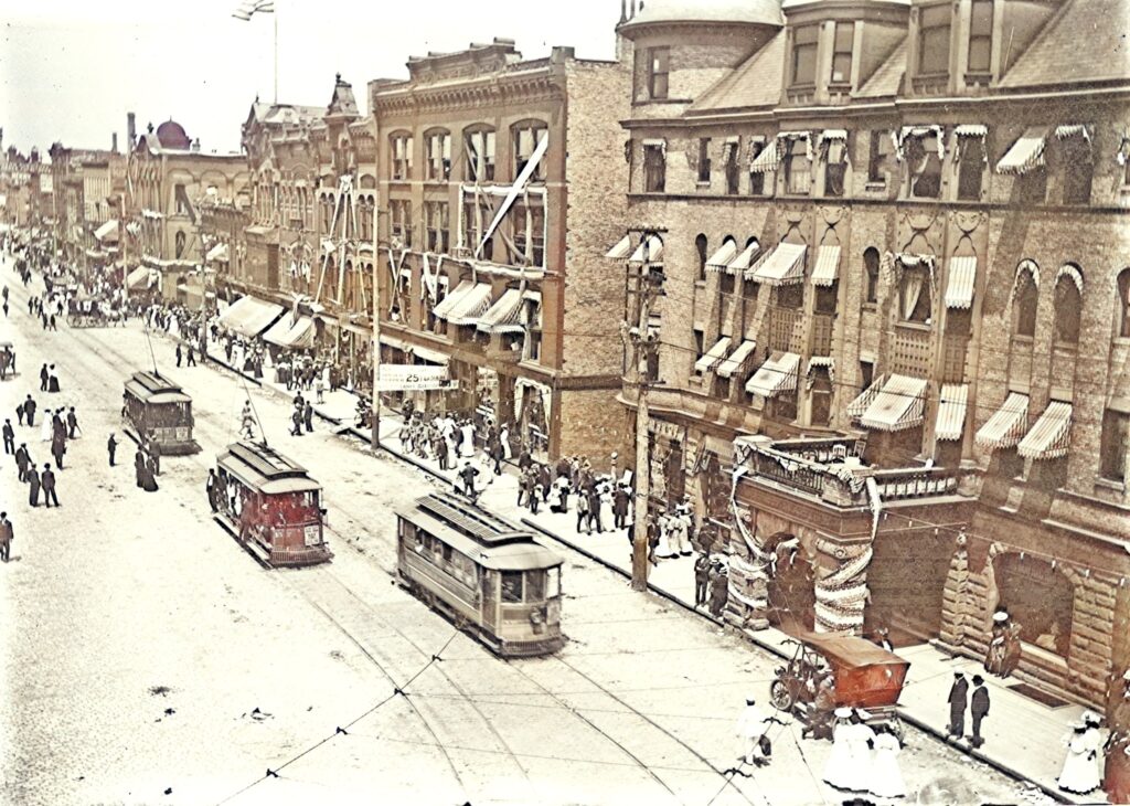 The building at right was the Hotel Racine. To its left was the "Baker Block" prior to the addition of a 5th floor. At left is a view to the north along Main St. Circa 1906.